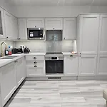 A Lovely 2 Bedroom Flat Ideal For All Occasions