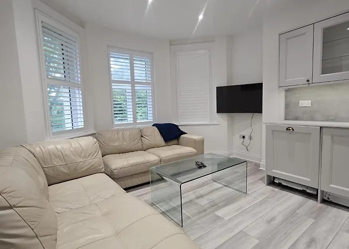 A Lovely 2 Bedroom Flat Ideal For All Occasions